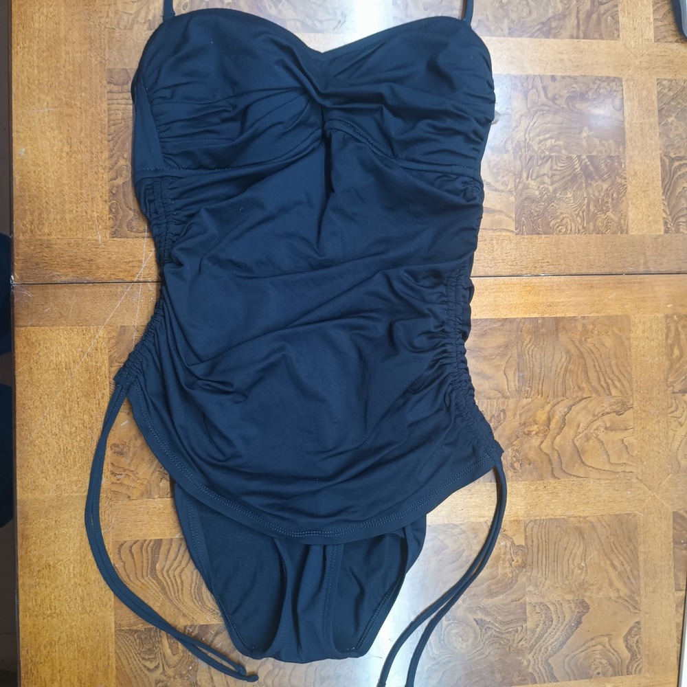La Blanca by Rod Beattie Black Ruched One Piece Swimsuit Sz.8 Halter Twist Front